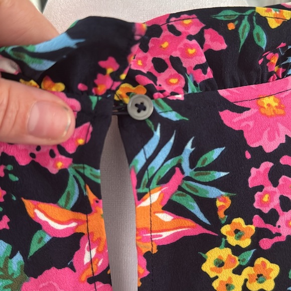 J.Crew top. Excellent condition. Worn only a few times. Size Medium. - Picture 2 of 3